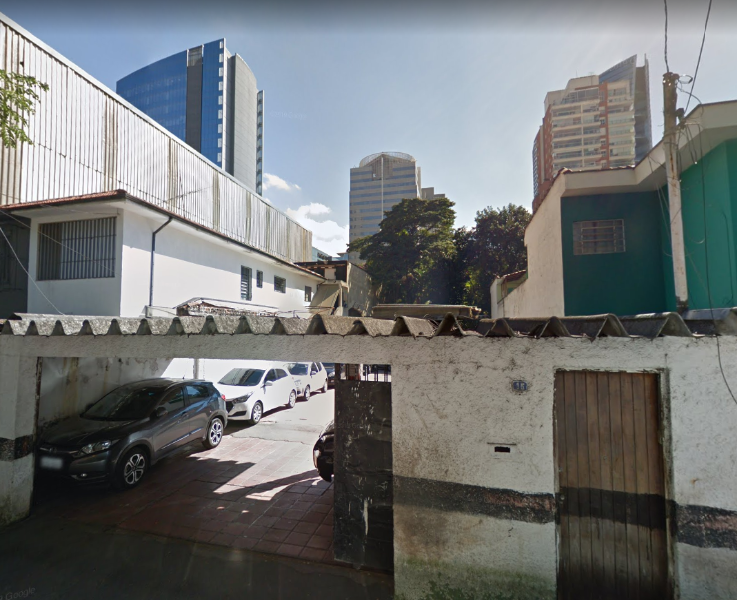 IMÓVEL DE MATRÍCULA Nº 175.640, DO 4º OFICIAL DEREGISTRO DE IMÓVEIS SÃO PAULO. CONTRIBUINTE Nº299.024.0070-1. DESCRIÇÃO: Prédio e respectivo terrenosituados na Rua Soares de Barros, n. 16, no 28º.Subdistrito Jardim Paulista, medindo o terreno 10,00mdefrente para a citada rua por 36,00m da fren